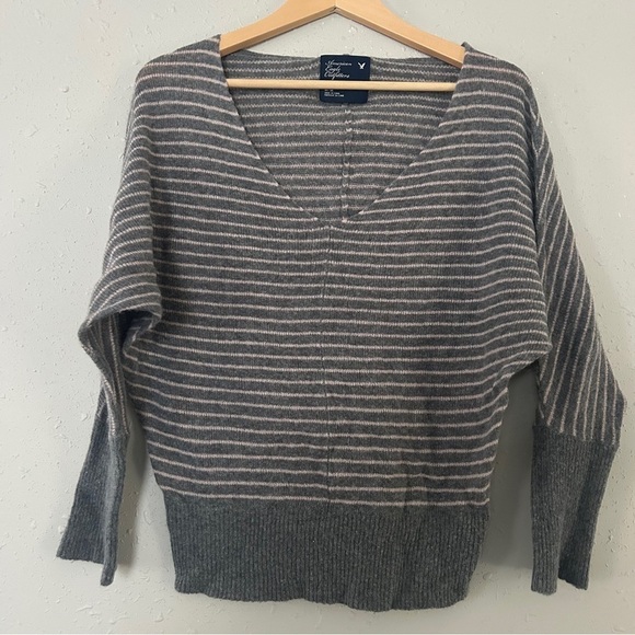 American Eagle Outfitters Grey Pink Striped Sweater Casual Lightweight Medium 💖 - Picture 1 of 4